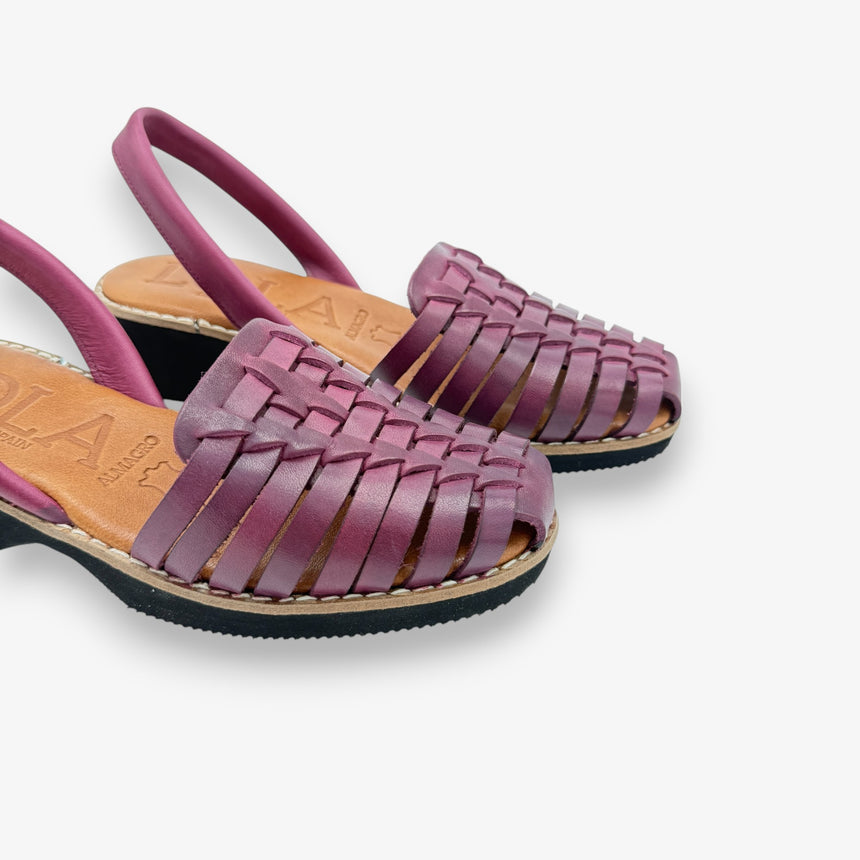 Menorquina con cuña de piel Macarrella color fuxia