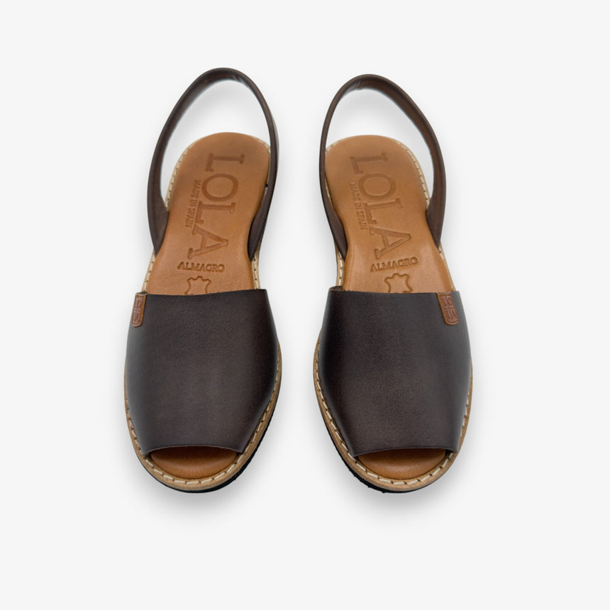 Menorquina con cuña de piel pregonda color taupe