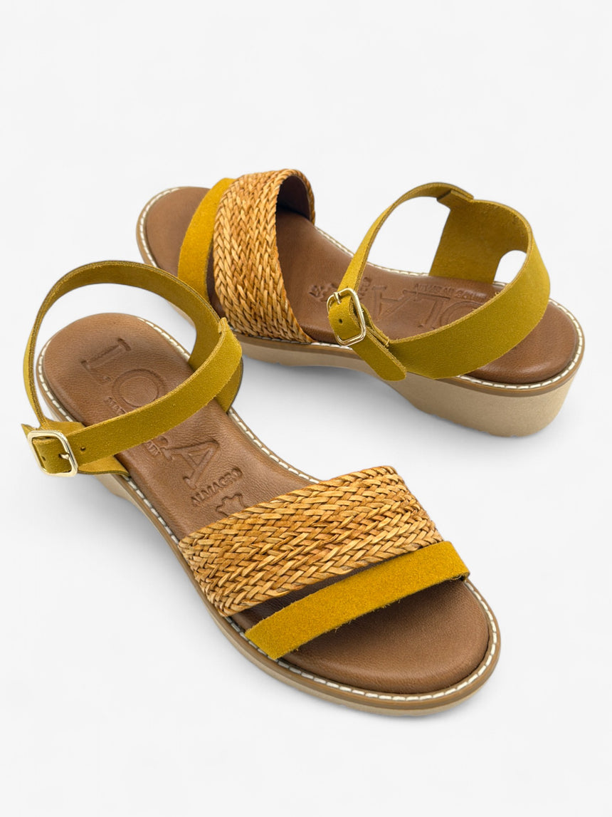 Sandalia con cuña M3 color panama con tiras de rafia y piel y talon de hebilla