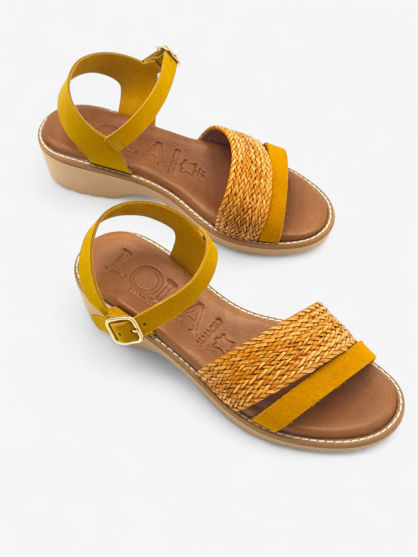 Sandalia con cuña M3 color panama con tiras de rafia y piel y talon de hebilla