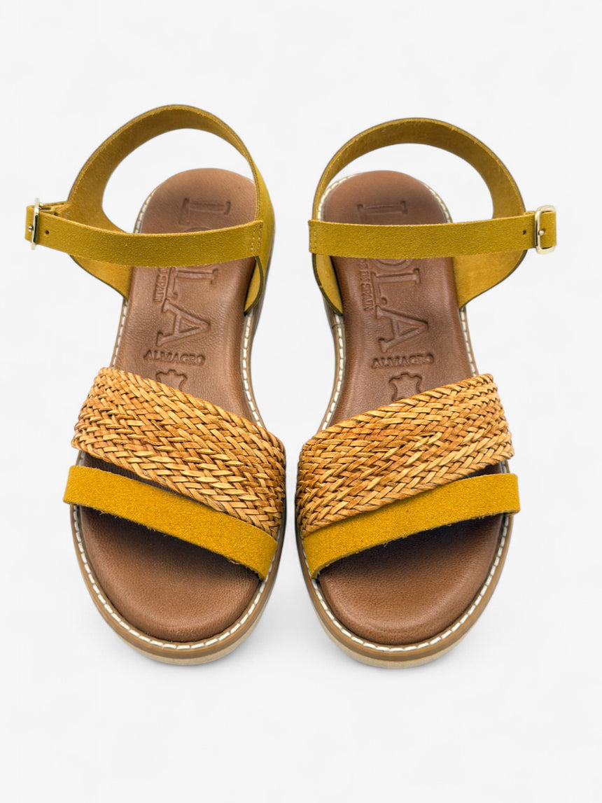 Sandalia con cuña M3 color panama con tiras de rafia y piel y talon de hebilla