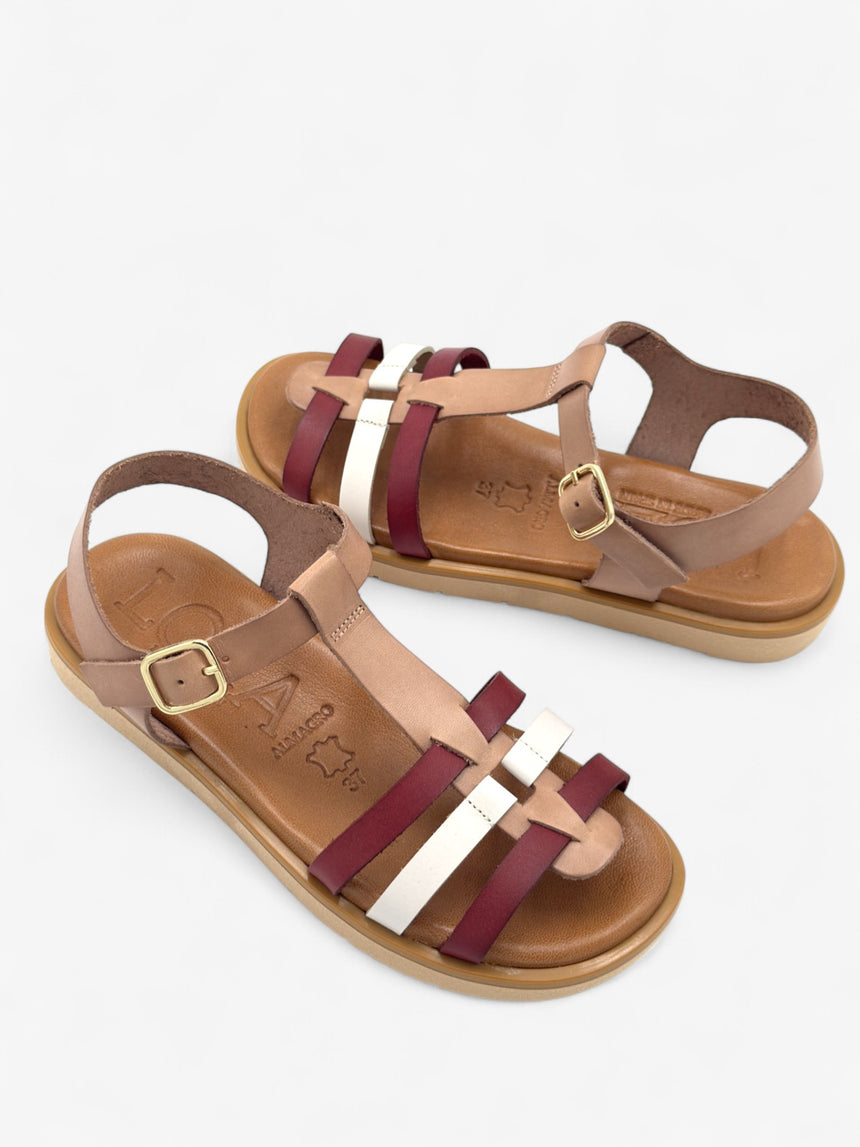 Sandalia plana con tonos rojos y blancos LOLA ALMAGRO
