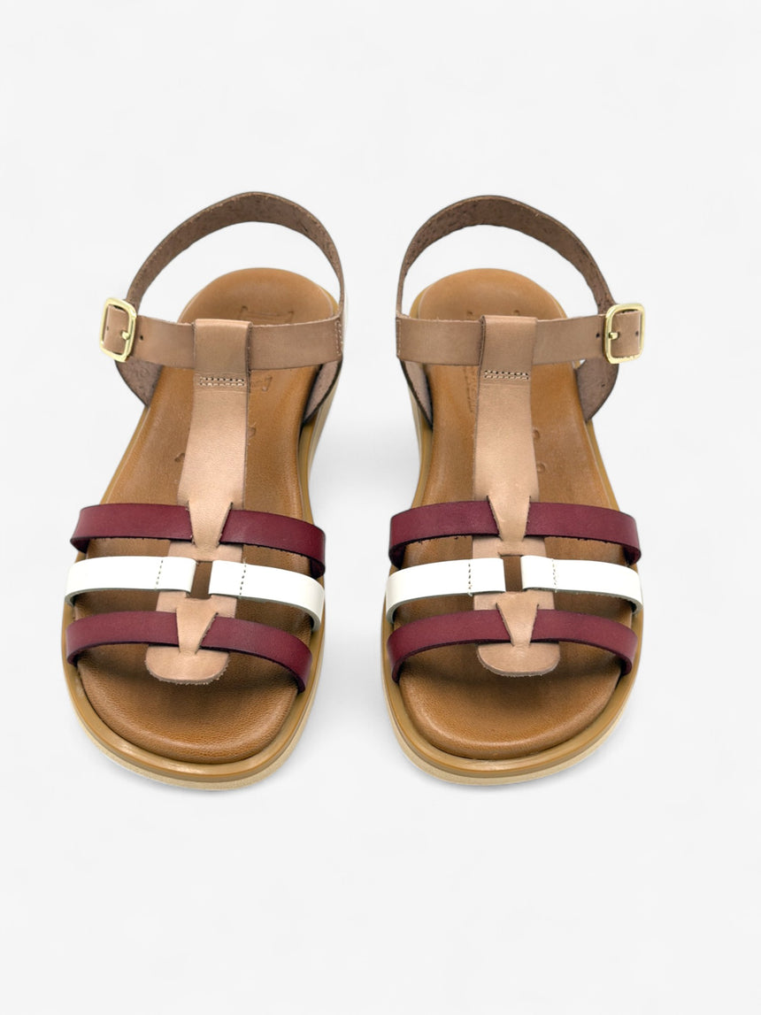 Sandalia plana con tonos rojos y blancos LOLA ALMAGRO