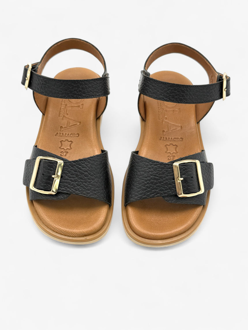 Sandalia plana en negro LOLA ALMAGRO