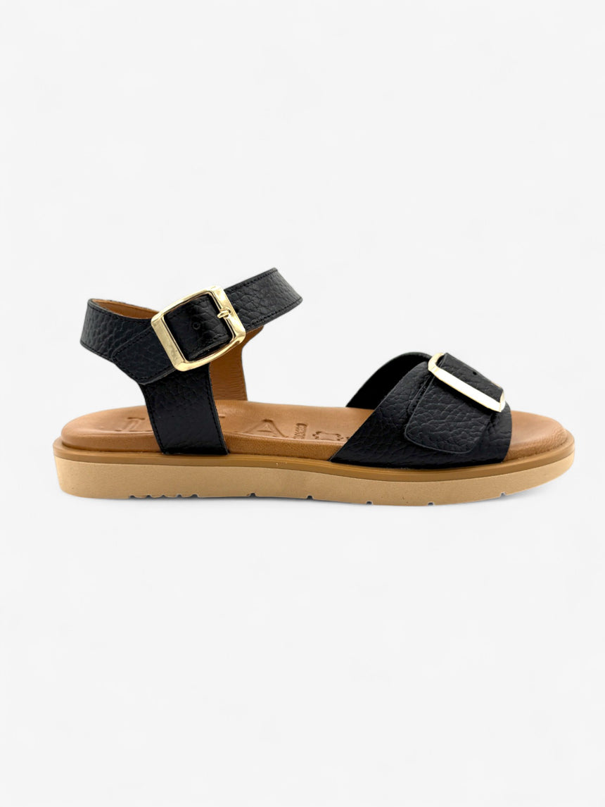 Sandalia plana en negro LOLA ALMAGRO