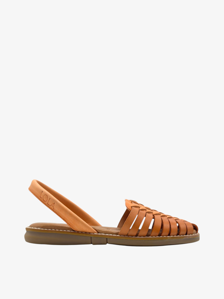 Sandalia Menorquina Binigaus plana de piel trenzada color naranja