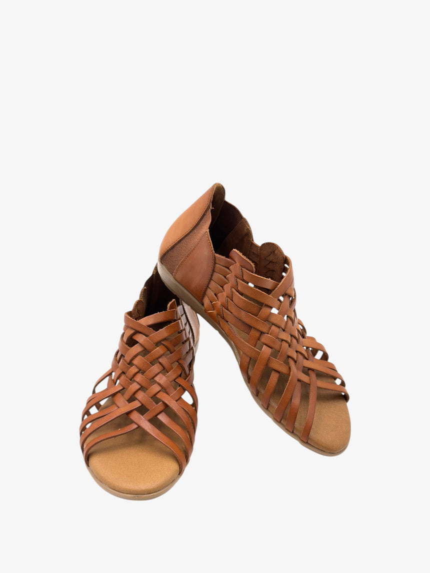 Sandalia TONNARELLA cuero sobre, estilo mediterráneo en piel trenzada.