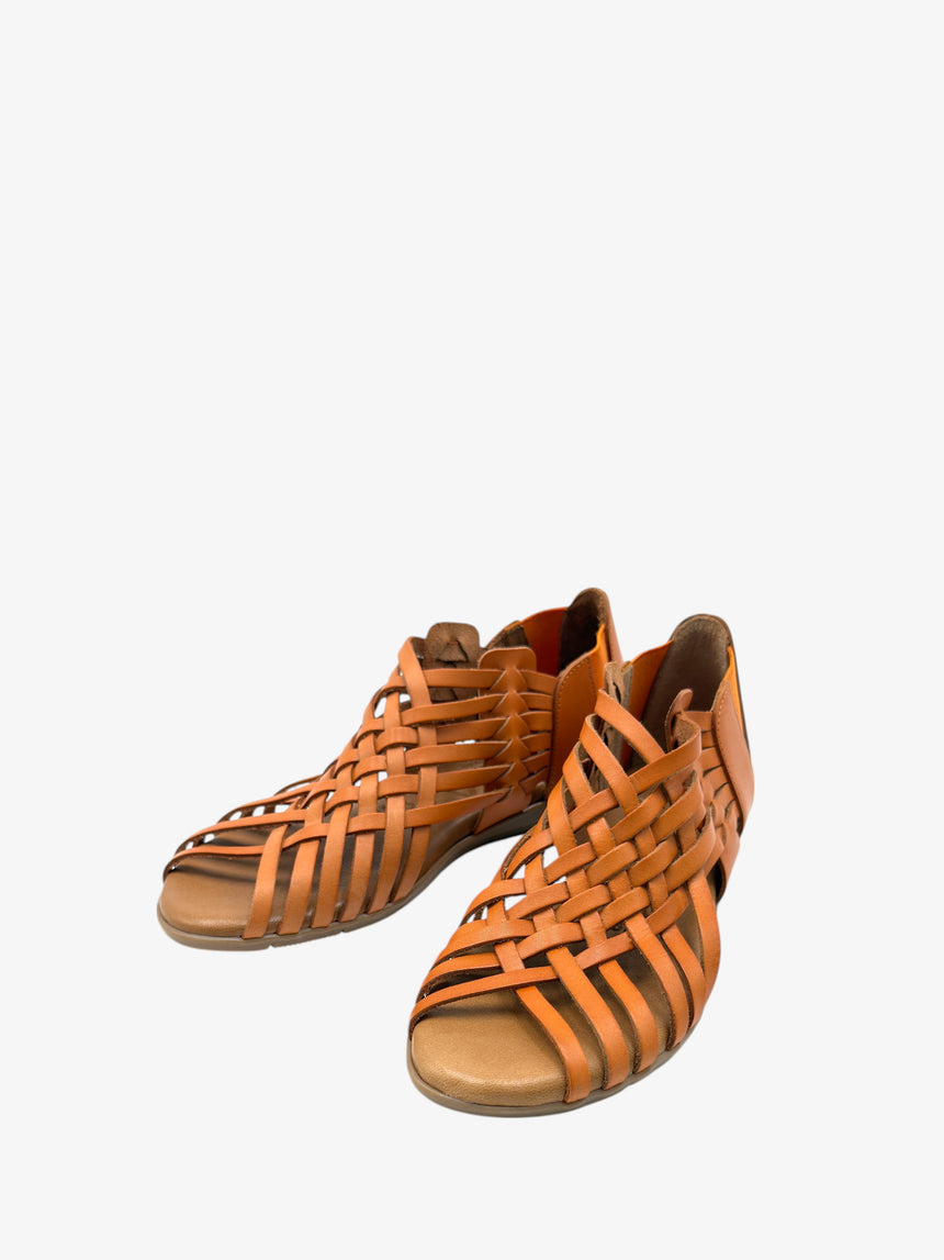 Sandalia plana de piel TONNARELLA de LOLA color manda