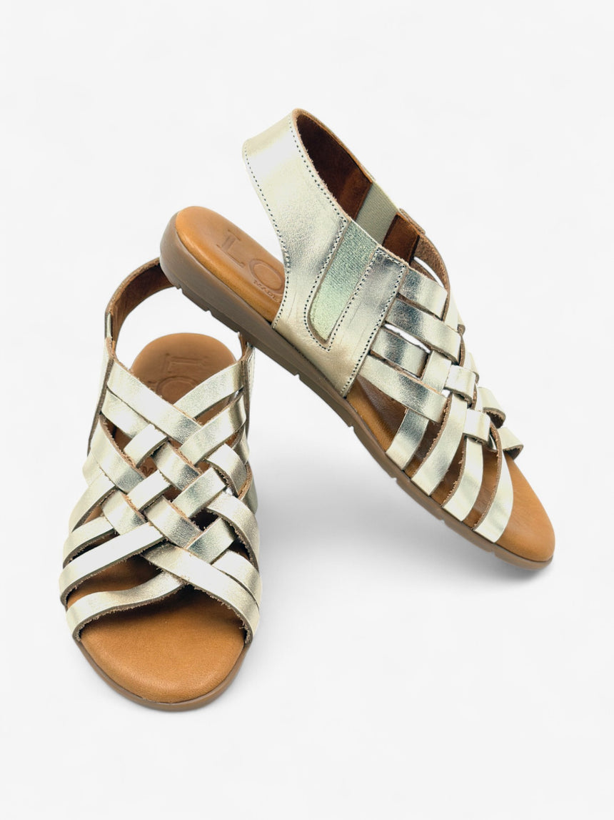 Sandalia plana trenzada Granadella color dorado LOLA ALMAGRO