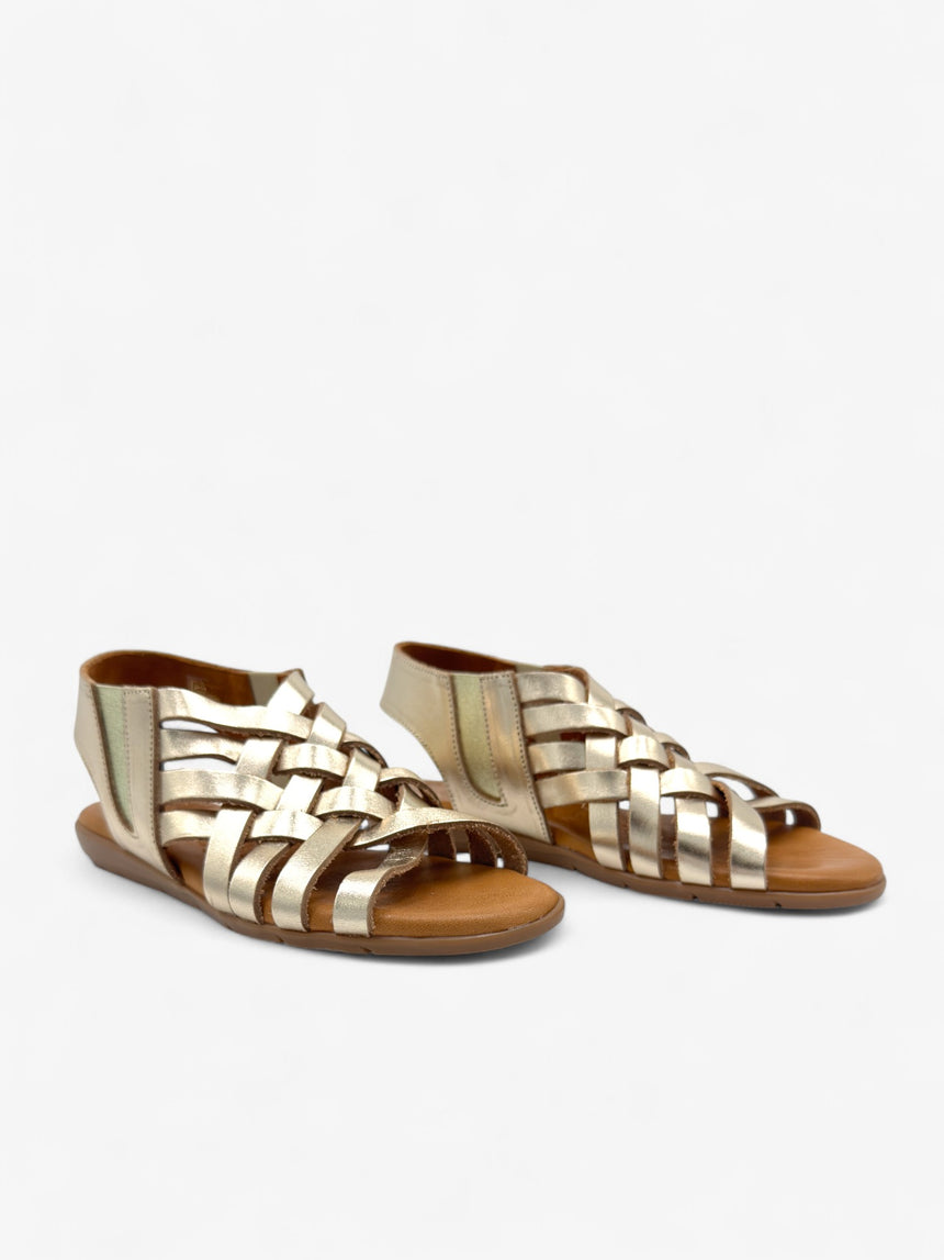 Sandalia plana trenzada GRANADELLA color dorado LOLA ALMAGRO