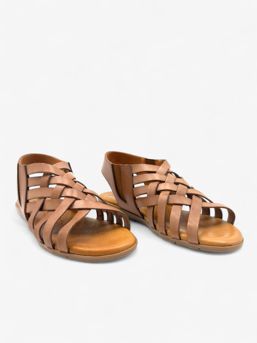 Sandalia plana trenzada Granadella color topo LOLA ALMAGRO