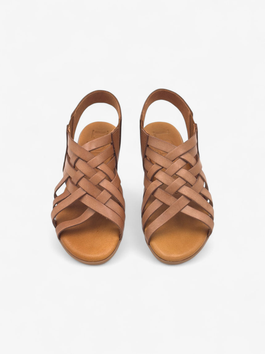 Sandalia plana trenzada Granadella color topo LOLA ALMAGRO