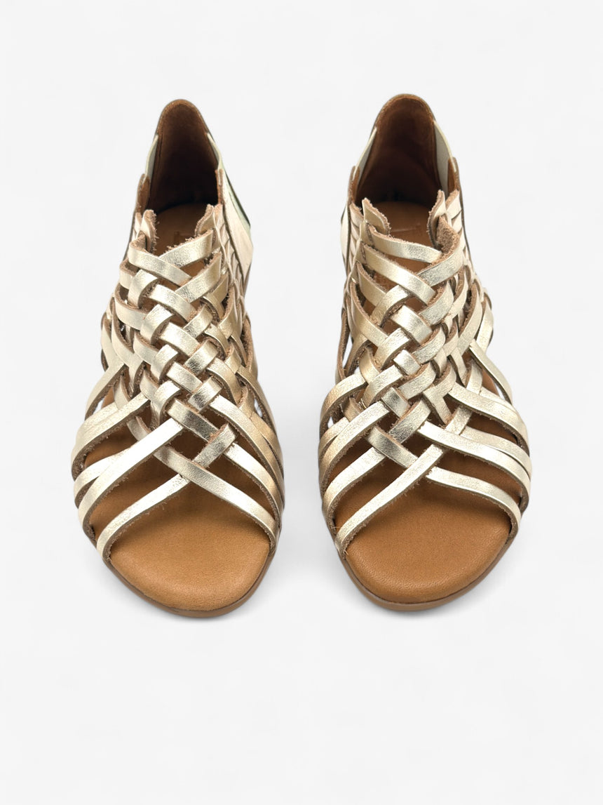 Sandalia plana trenzada Tonnarella color platino LOLA ALMAGRO