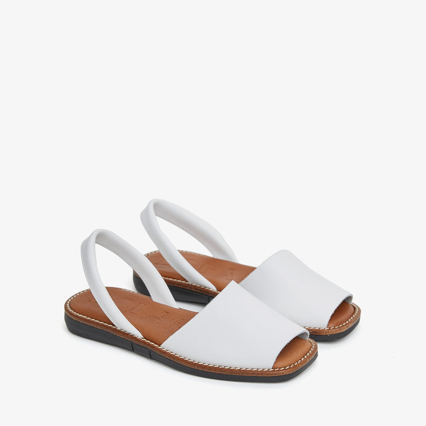 GALDANA white flat Menorquina sandals