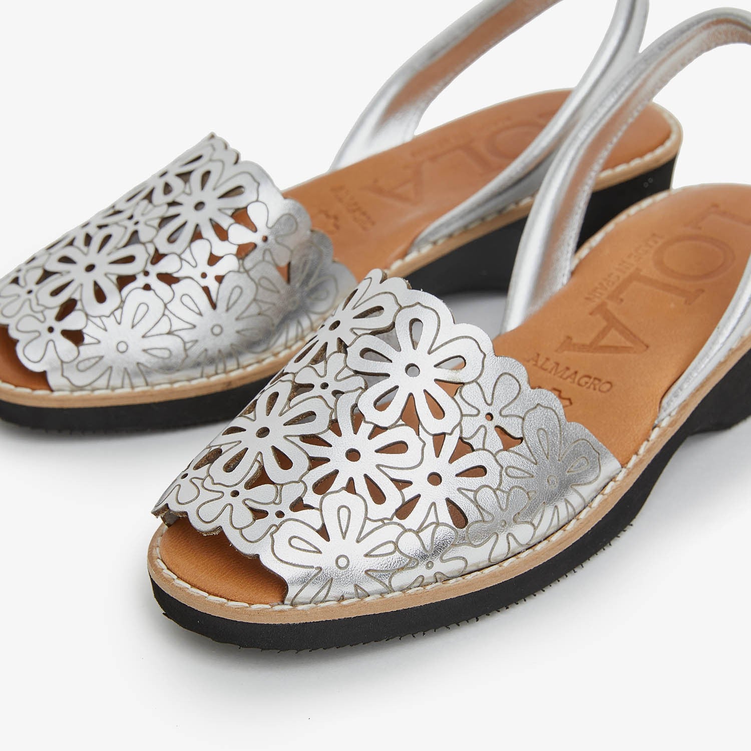 なつき Menorcan sandals with BINIBECA silver wedge – Lola Almagro