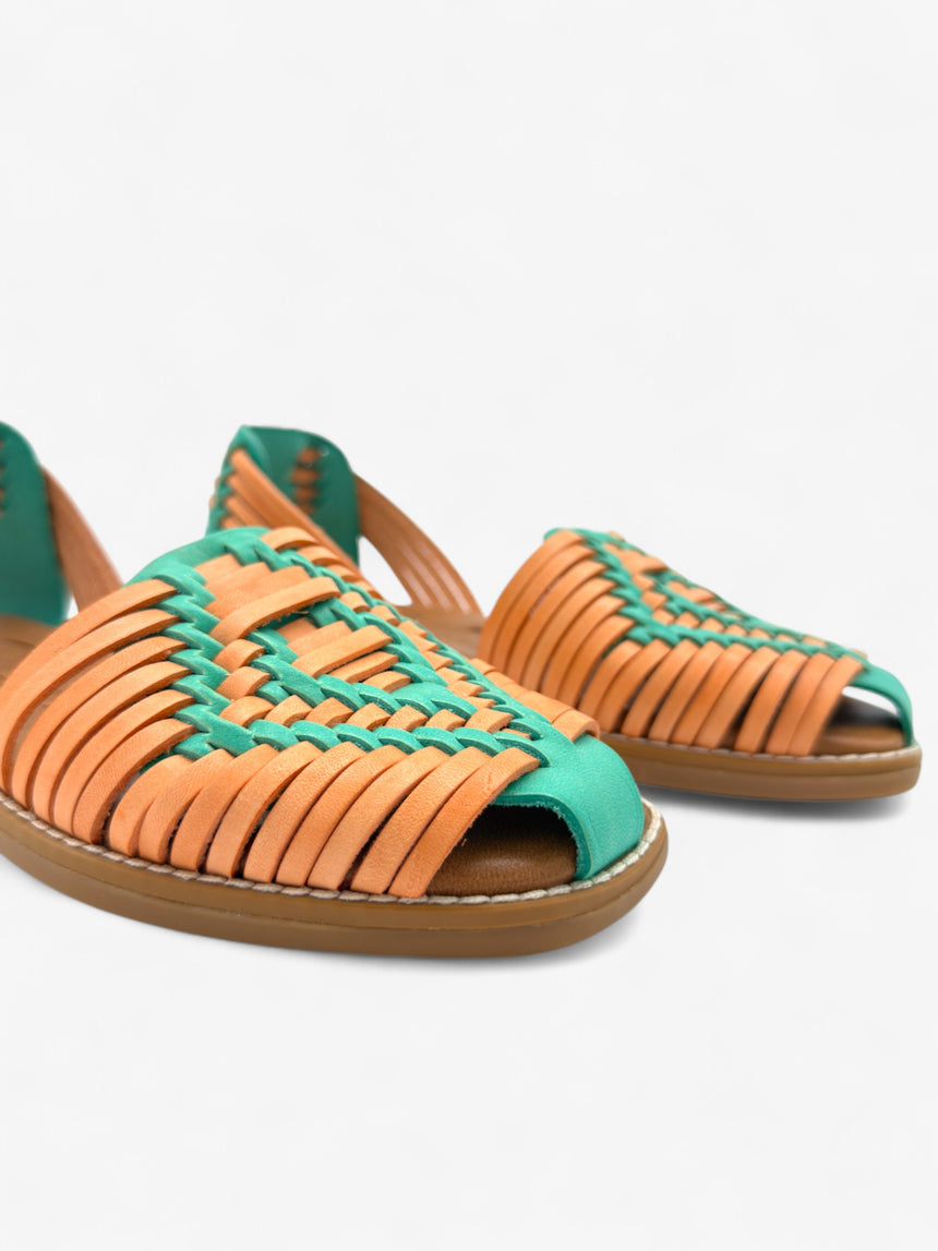 Sandalia plana de piel trenzada de muestra LOLA ALMAGRO  color salmon