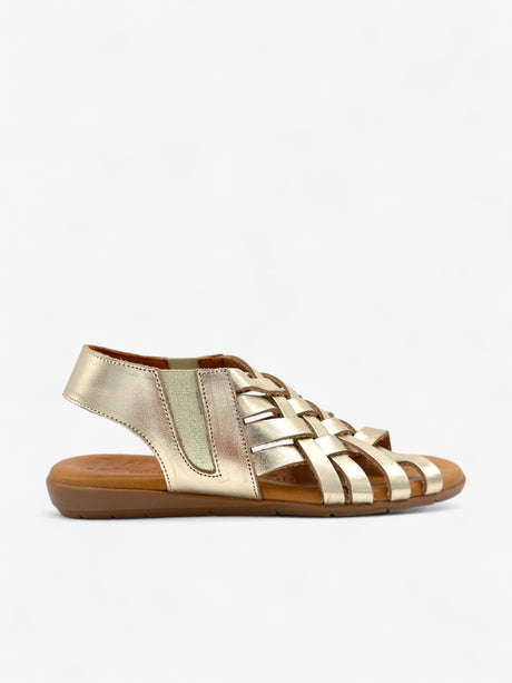 Sandalia plana trenzada Granadella color dorado LOLA ALMAGRO